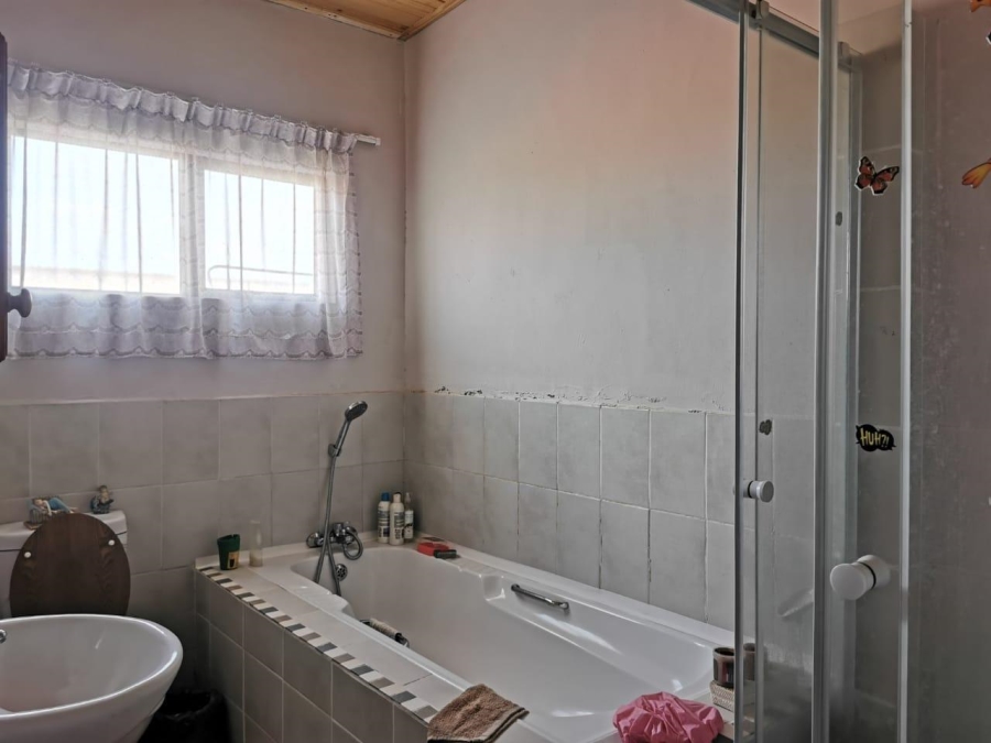 4 Bedroom Property for Sale in Hooikraal Western Cape